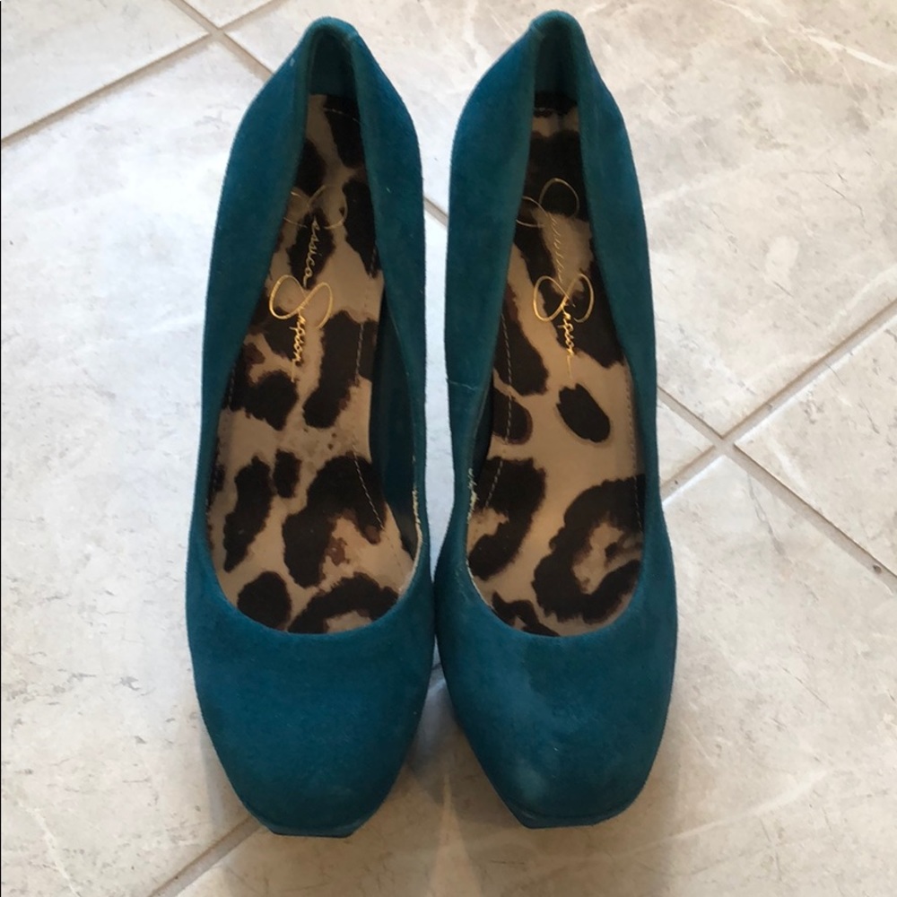Jessica Simpson pumps